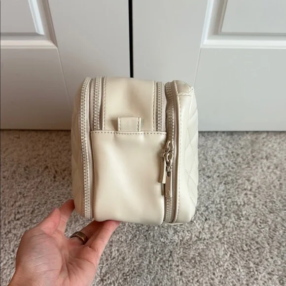 Buffbunny Quilted Cosmetic Case - Picture 2 of 11